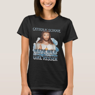 Camiseta A Escola Católica Me Fez Uma Garota Beijar Cristo