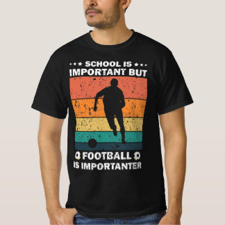 Camiseta A Escola É Importante, Mas O Futebol É Importante 
