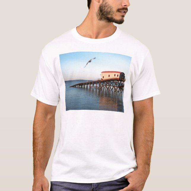 Camiseta A estação velha do barco salva-vidas em Tenby (Frente)