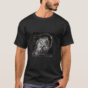 Camiseta A face inclinada de uma mulher