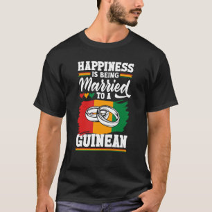 Camiseta A Felicidade da Bandeira guineense está sendo casa