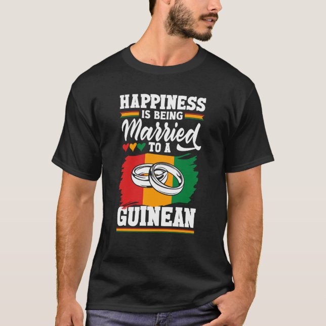 Camiseta A Felicidade da Bandeira guineense está sendo casa (Frente)