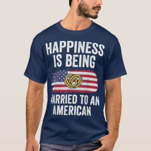 Camiseta A Felicidade É Casada Com O Chapéu Casal Americano