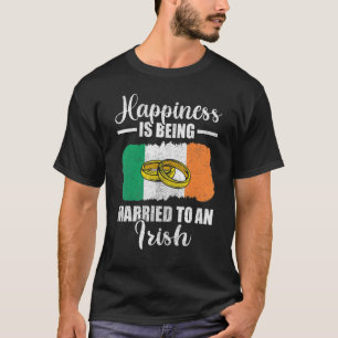 Camiseta A Felicidade É Casada Com Um Casal Irlandês