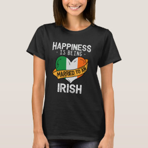 Camiseta A Felicidade É Ser Casado Com Uma Esposa Irlandesa
