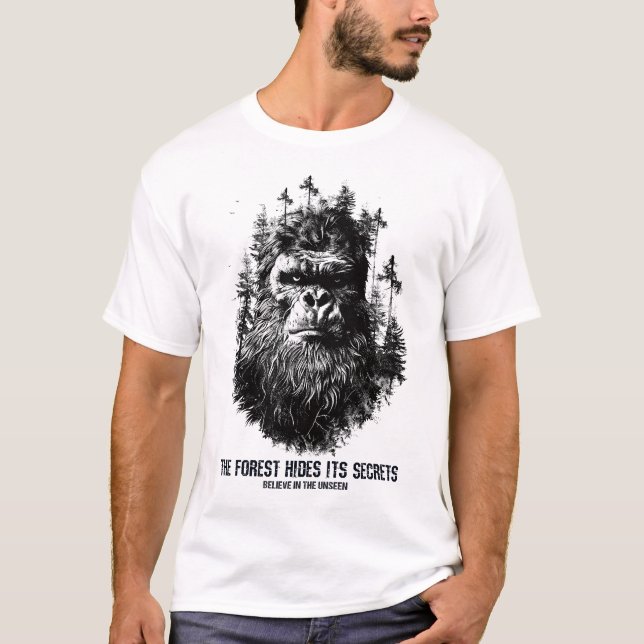 Camiseta A Floresta Esconde Seus Segredos - Pé Grande Vinta (Frente)