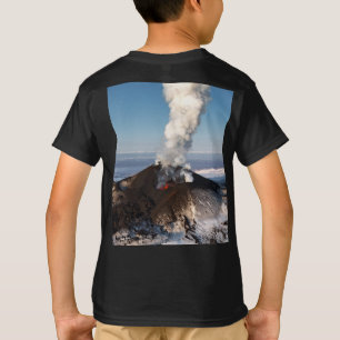Camiseta A fonte da lava quente entra em erupção do vulc