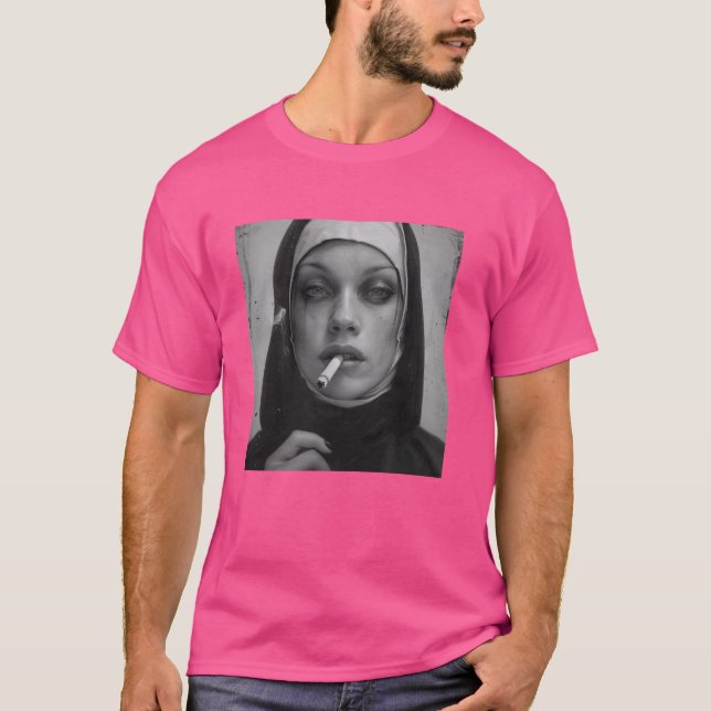 Camiseta A freira quente fuma cigarro, freira rebelde (Frente)