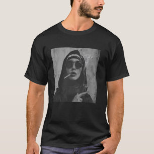 Camiseta A freira quente fuma cigarro, freira rebelde