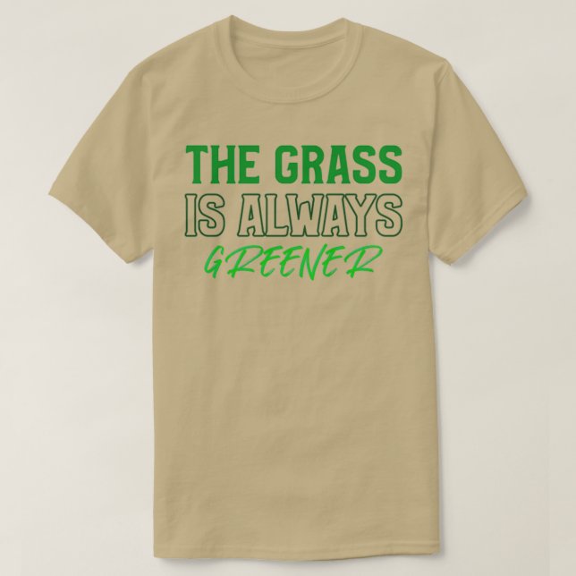 Camiseta A grama é sempre mais verde (Frente do Design)