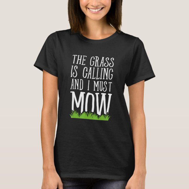 Camiseta A grama está chamando e eu devo cortar o gramado (Frente)