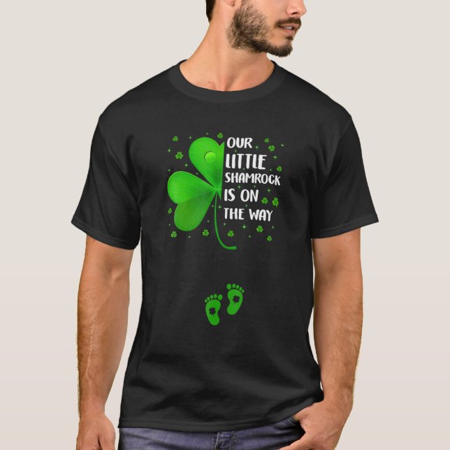 Camiseta A Gravidez Do Dia de São Patrício Revela Nosso Peq (Frente)