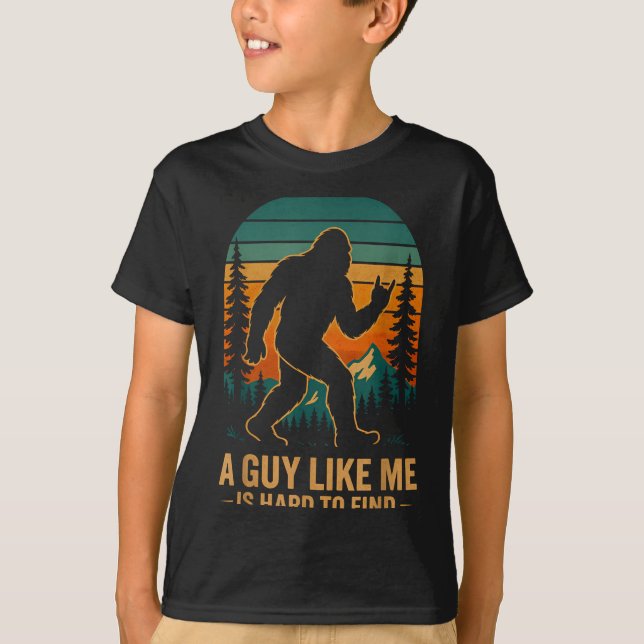 Camiseta A Guy Like Me Is Hard To Find Bigfoot Funny Hiking (Frente)