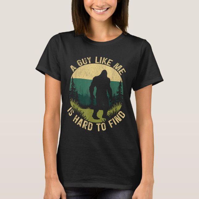 Camiseta A Guy Like Me Is Hard To Find, Funny Bigfoot  (Frente)