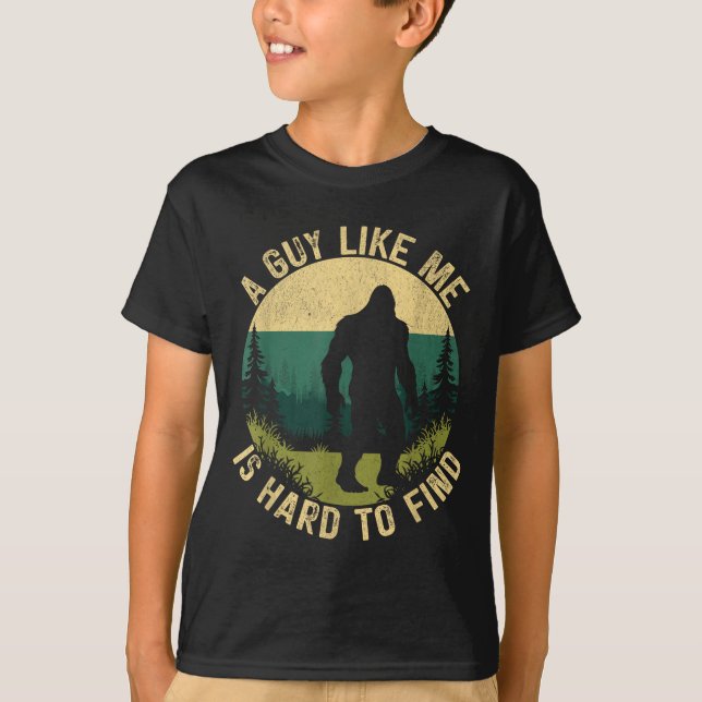 Camiseta A Guy Like Me Is Hard To Find, Funny Bigfoot  (Frente)