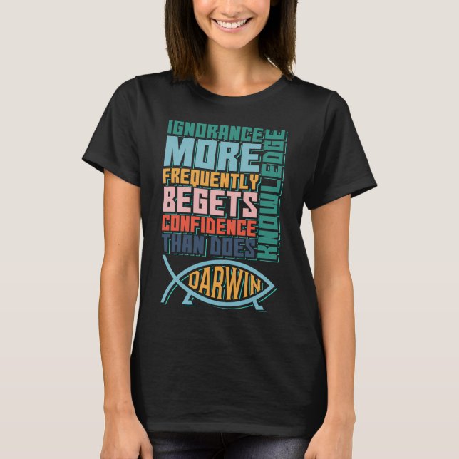 Camiseta A ignorância com mais frequência gera confiança do (Frente)