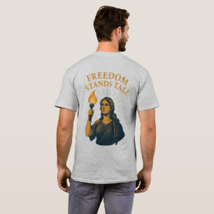 Camiseta A Liberdade Ergue-se Altiva – Uma Tocha para Todos