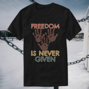 Camiseta A Liberdade Nunca é Concedida
