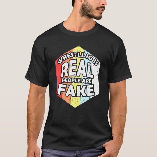 Camiseta A Luta Retroativa É Que Pessoas Reais São Falso Pl (Frente)