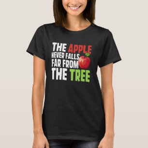 Camiseta A Maçã Nunca Cai Longe da Árvore Maçã