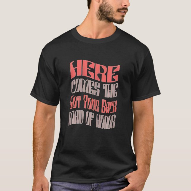 Camiseta A Madrinha de casamento Das Mulheres Tem O Seu Bac (Frente)