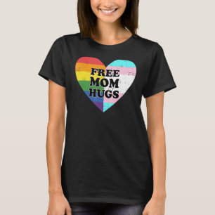 Camiseta A Mãe Livre Abraça-Se Com O Arco-Íris E A Bandeira