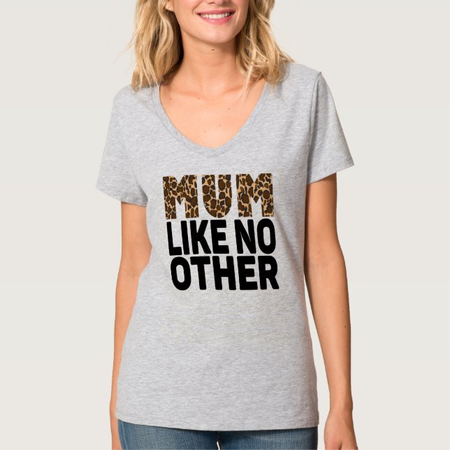 CAMISETA A MÃE NÃO GOSTA DE OUTRA. (Frente)