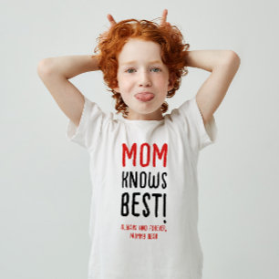 Camiseta A Mãe Sabe Melhor Tipografia Vermelha Preta Modern