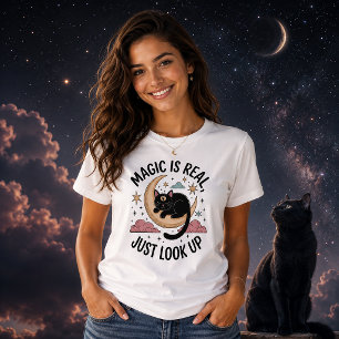 Camiseta A Magia É Real Gato Preto Místico Lua Celestial