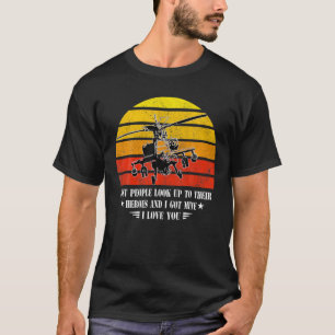 Camiseta A Maioria Das Pessoas Procura Seus Heroínas Eu Ten