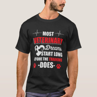 Camiseta A Maioria Dos Sonhos Veterinários Começa Antes De