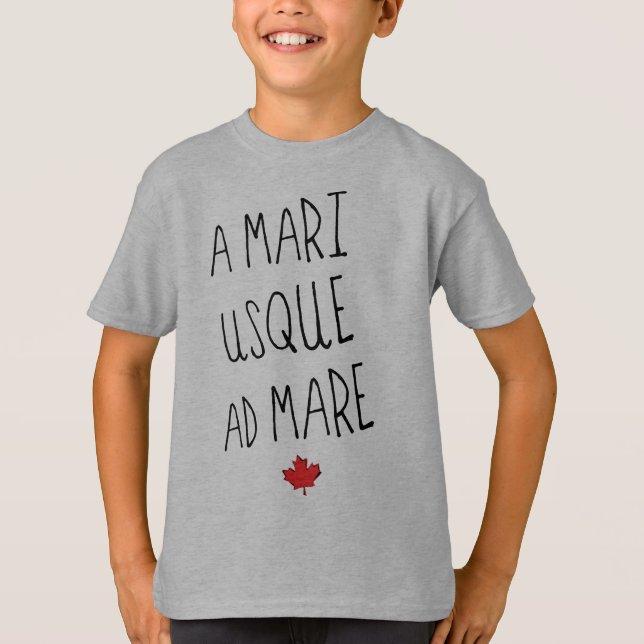 Camiseta A Mari Usque Ad Mare Tee, Motto Canadense (Frente)