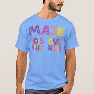 Camiseta a máscara passa pelo nariz