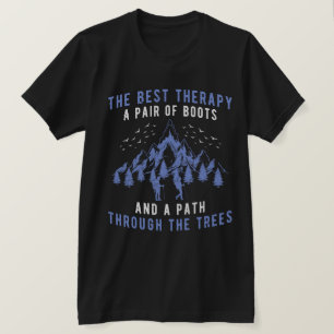 Camiseta A melhor terapia Um par de botas caminhando