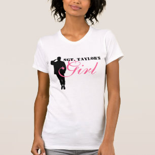 Camiseta A menina do herói de saudação
