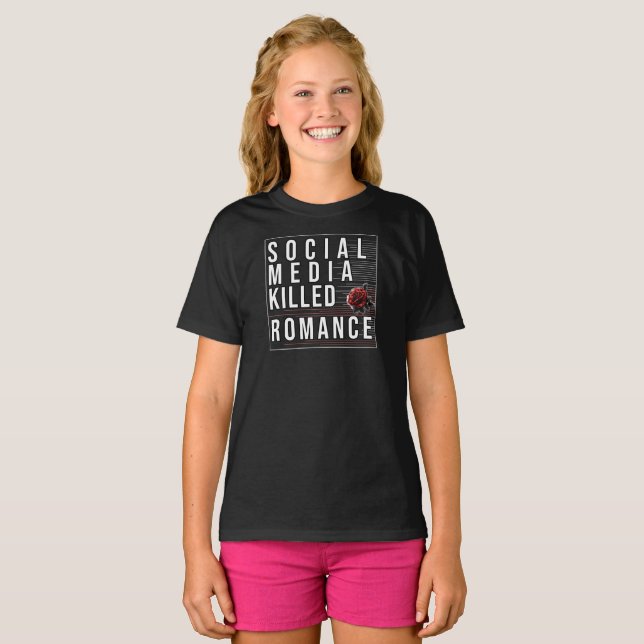 Camiseta A Mídia Social Matou Romance (Frente Completa)