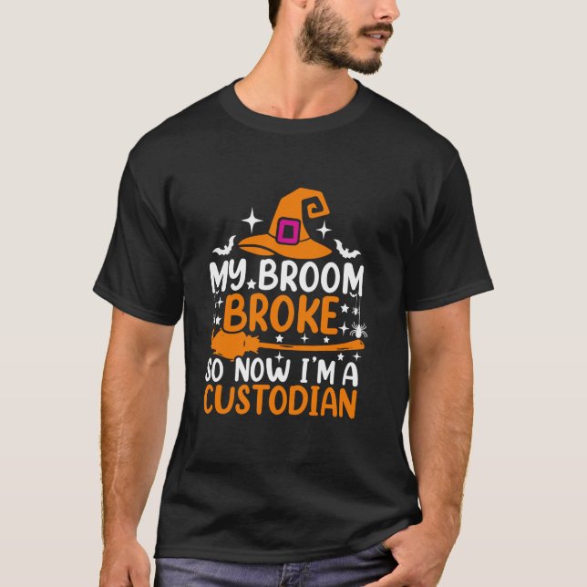 Camiseta A minha vassoura partiu, agora sou um pastor de cu (Frente)