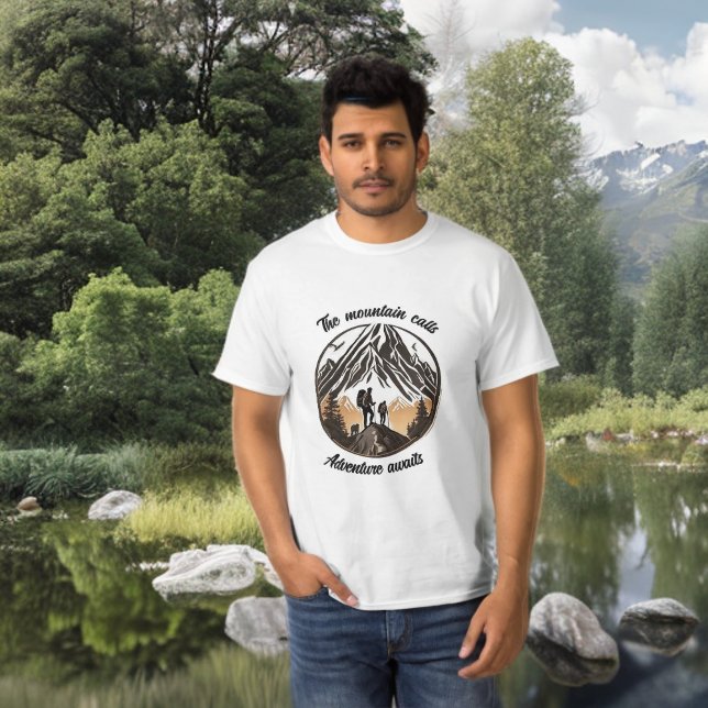Camiseta A montanha chama, aventura aguarda (Criador carregado)