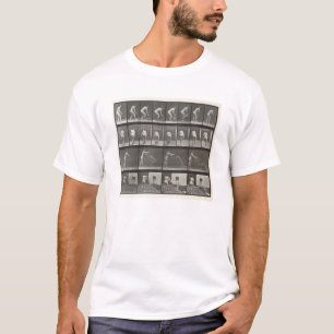 Camiseta A mulher que joga um balde da água, chapeia 401 d