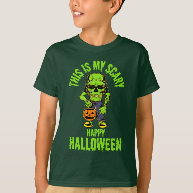 Camiseta A noite de Halloween é cheio de encantamento. (Frente)