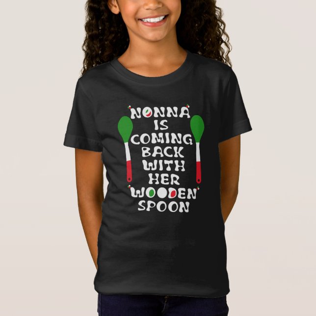 Camiseta A Nonna Está Voltando Com Sua Colher De Pau (Frente)