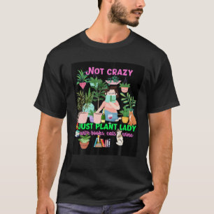 Camiseta A Nova Usina Louca Adora Plantas Gatos Livros A