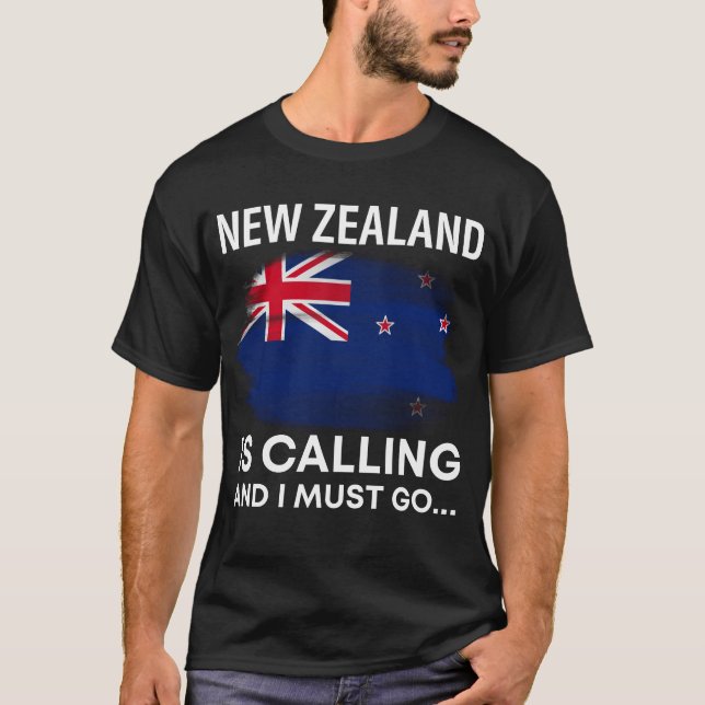 Camiseta A Nova Zelândia Está Ligando E Eu Tenho Que Ir Par (Frente)