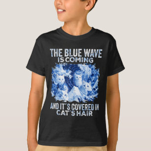 Camiseta A Onda Azul Está Sendo Coberta Em Cabelos De Gato