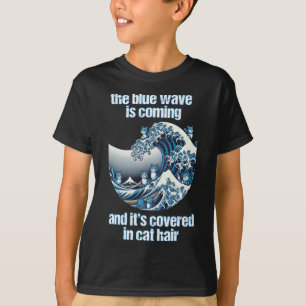 Camiseta A Onda Azul Está Sendo Coberta Em Cabelos De Gato