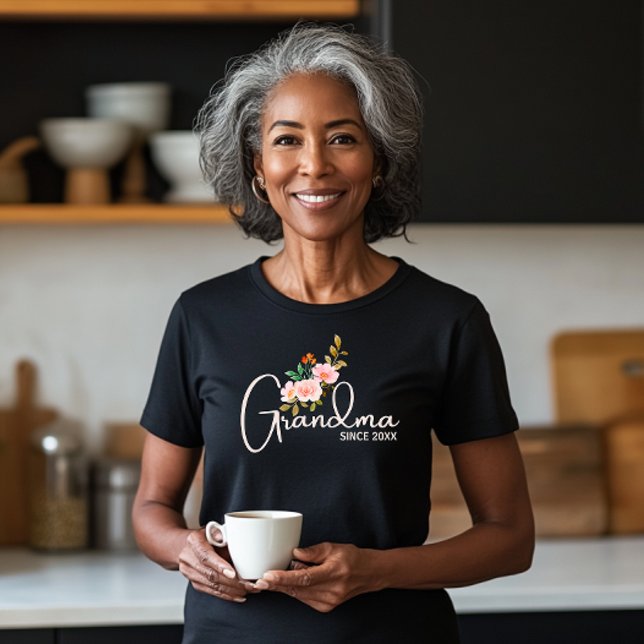 Camiseta A Orgulhosa Vovó T-Shirt (Criador carregado)