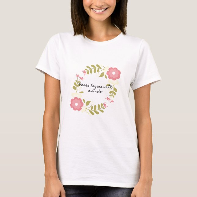 Camiseta A paz começa com um sorriso rosa e verde floral (Frente)