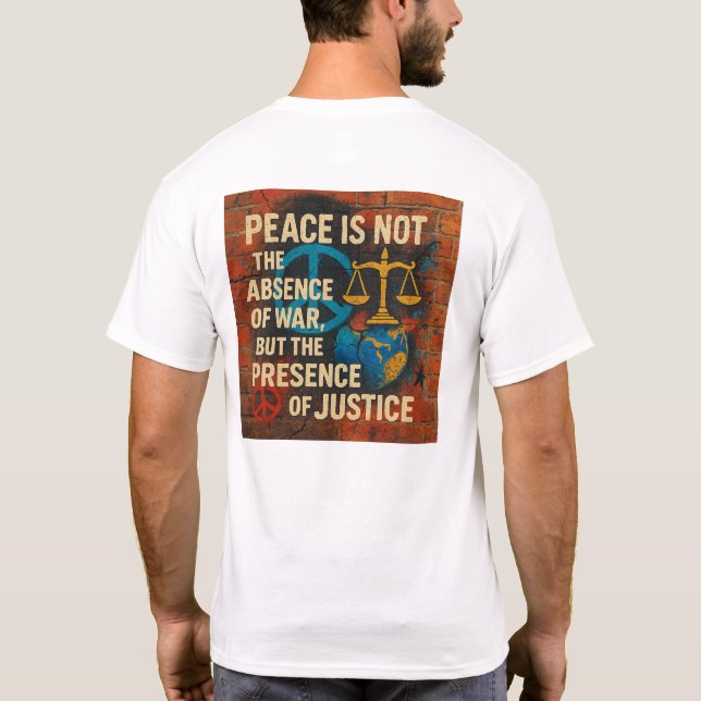 Camiseta A paz não é a ausência da guerra, mas a presença (Verso)
