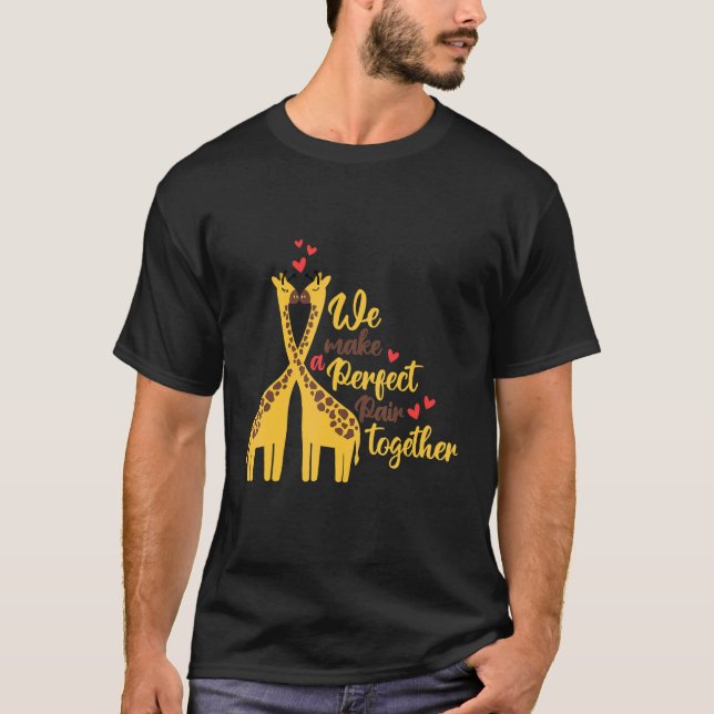 Camiseta A perfect pair and cute giraffe animal   nature (Frente)