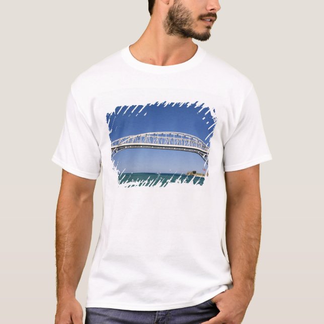Camiseta A ponte de água azul é uma ponte de envergadura du (Frente)